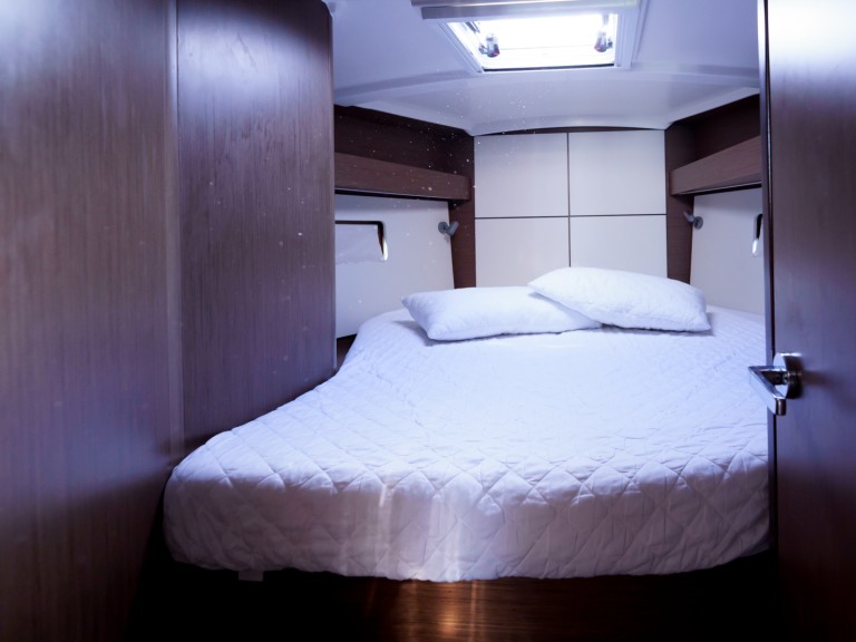 Boat rental Bénéteau Oceanis 40.1 in Lefkáda on Samboat