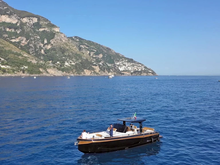 Motorboat rental in Porto de Sorrento - Allure 38