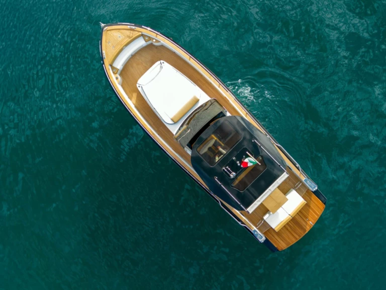 Allure 38 in Porto di Amalfi Marina Coppola on SamBoat