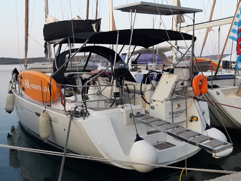 Sailboat rental in Kallithea - Bénéteau Oceanis 43