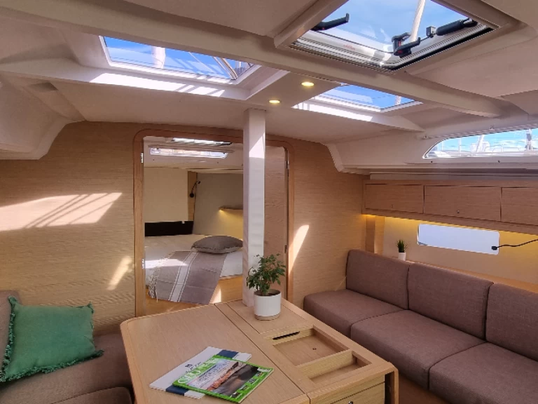 Sailboat rental in Golfe-Juan - Dufour Dufour 37