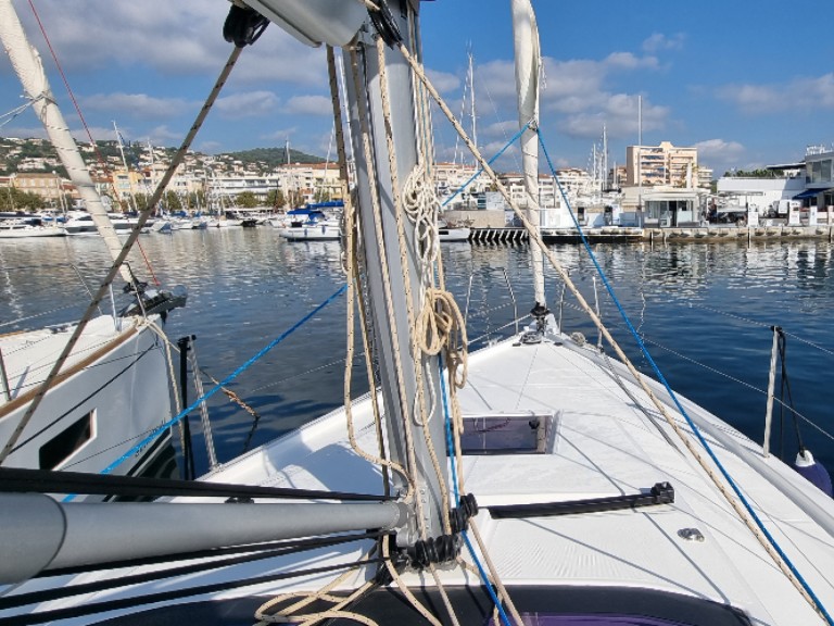 Rent a Dufour Dufour 37 Golfe-Juan