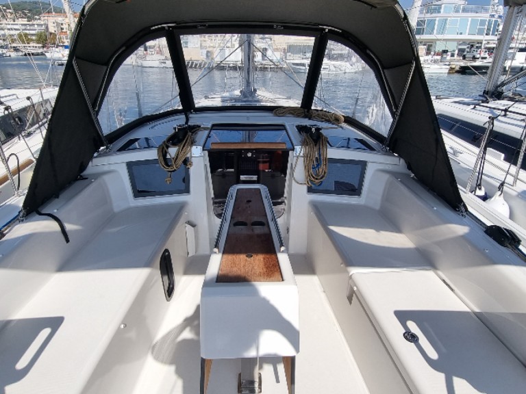 Yacht charter Golfe-Juan cheap Dufour 37