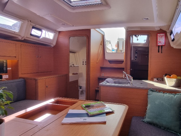 Sailboat rental in Golfe-Juan - Dufour Dufour 37