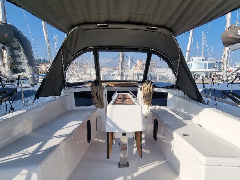 Rent a Dufour Dufour 37 Golfe-Juan
