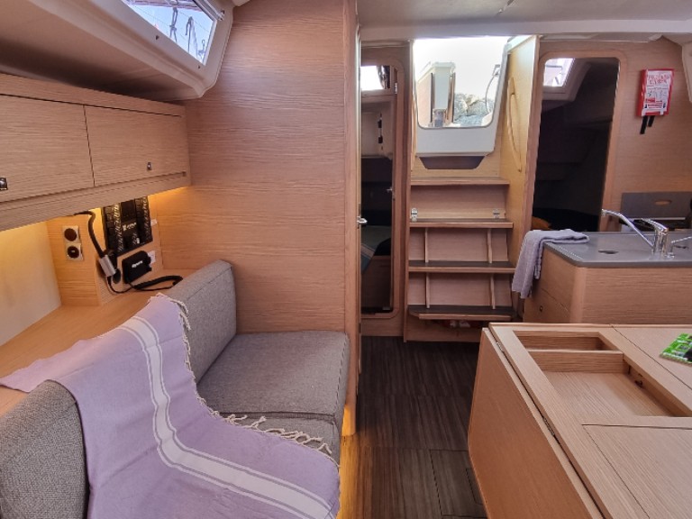 Sailboat rental in Golfe-Juan - Dufour Dufour 37