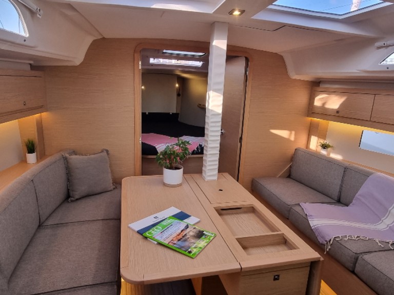 Boat rental Dufour Dufour 37 in Golfe-Juan on Samboat