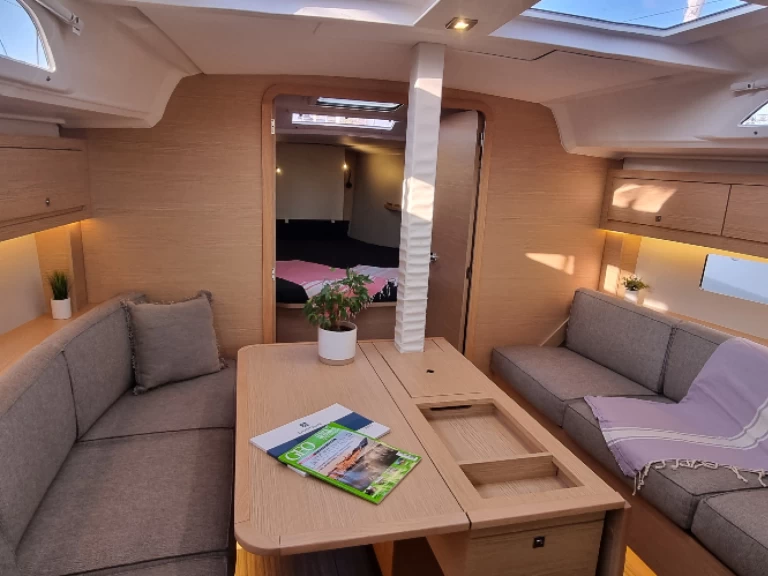 Boat rental Dufour Dufour 37 in Golfe-Juan on Samboat