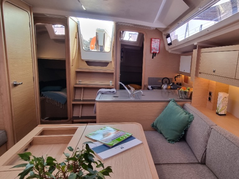 Yacht charter Golfe-Juan cheap Dufour 37