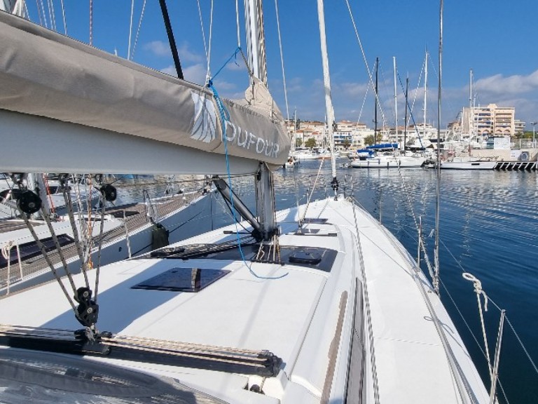 Yacht charter Golfe-Juan cheap Dufour 430