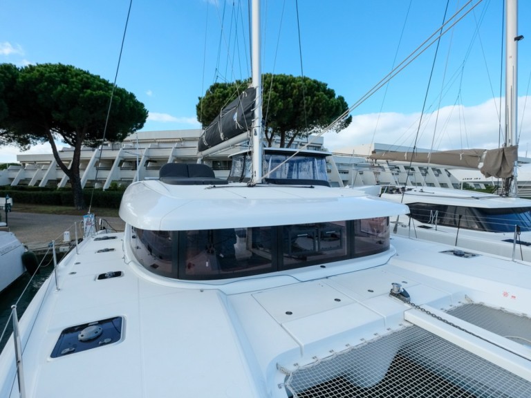 Lagoon Lagoon 42 charter bareboat or captained in  Saint-Raphaël