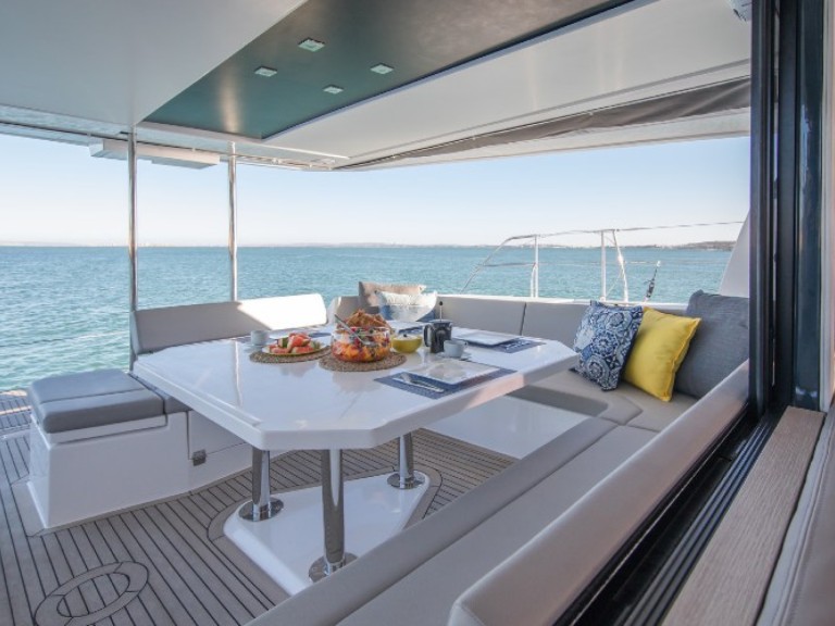 Bareboat Rental Catamaran Leopard Catamarans / Robertson & Caine with a boat licence