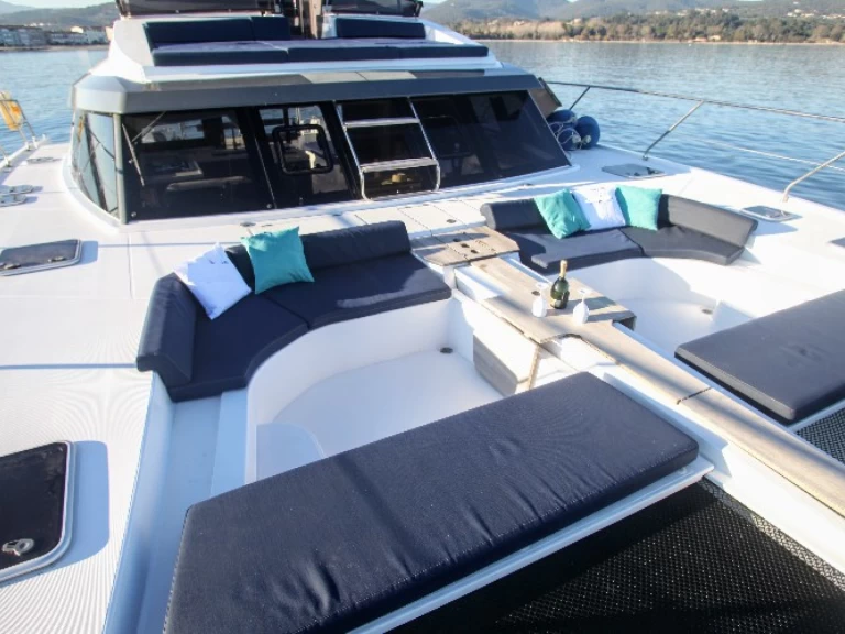 Boat rental Bavaria Nautitech 47 Power in Saint-Raphaël on Samboat