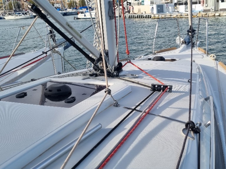 Sailboat rental with or without captain Jeanneau Golfe-Juan