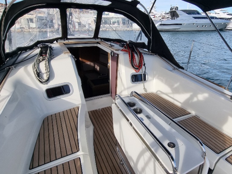 Bareboat Rental Sailboat Jeanneau with a boat licence