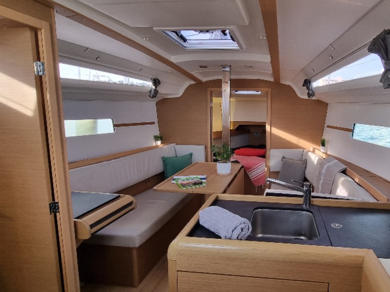 Sailboat for rent Golfe-Juan at the best price