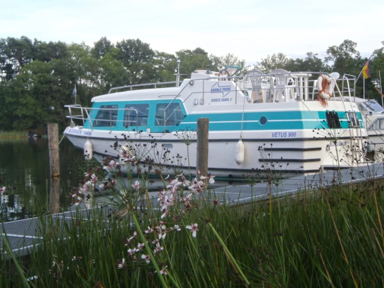 Rent a  Vetus 900 Mildenberg