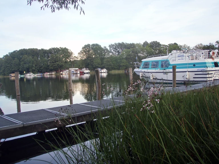 Motorboat rental in Mildenberg -  Vetus 900