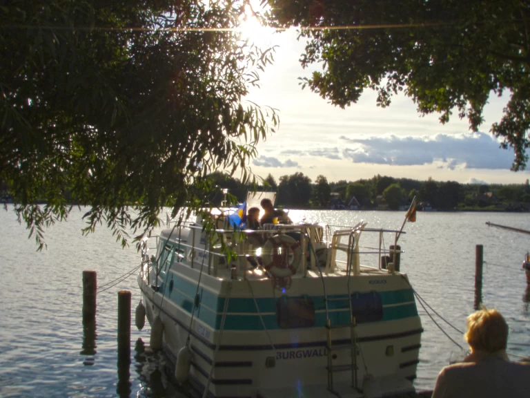 Motorboat for rent Mildenberg at the best price