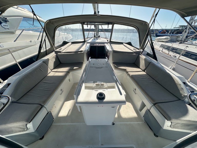 Sailboat for rent Palma de Mallorca at the best price