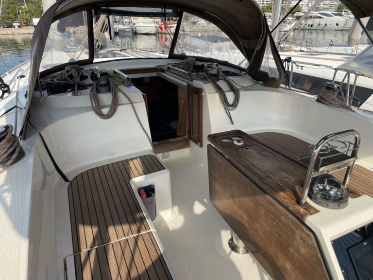 Rent a Bavaria Cruiser 46 Alimos