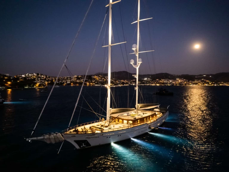 Bareboat Rental Luxury Yacht Etemoglu Boatyard with a boat licence