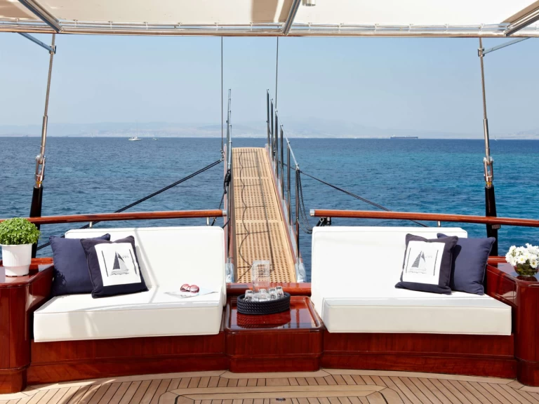 Bareboat Rental Luxury Yacht Custom with a boat licence