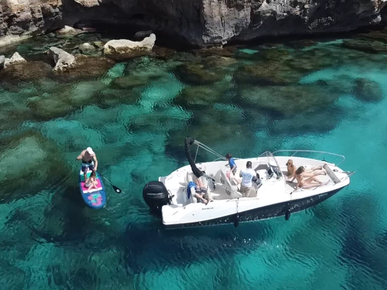 Motorboat rental in Mahón - Quicksilver Activ 675 Open