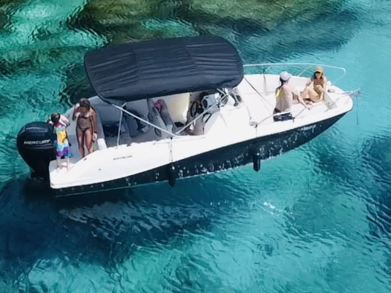 Boat rental Quicksilver Activ 675 Open in Mahón on Samboat