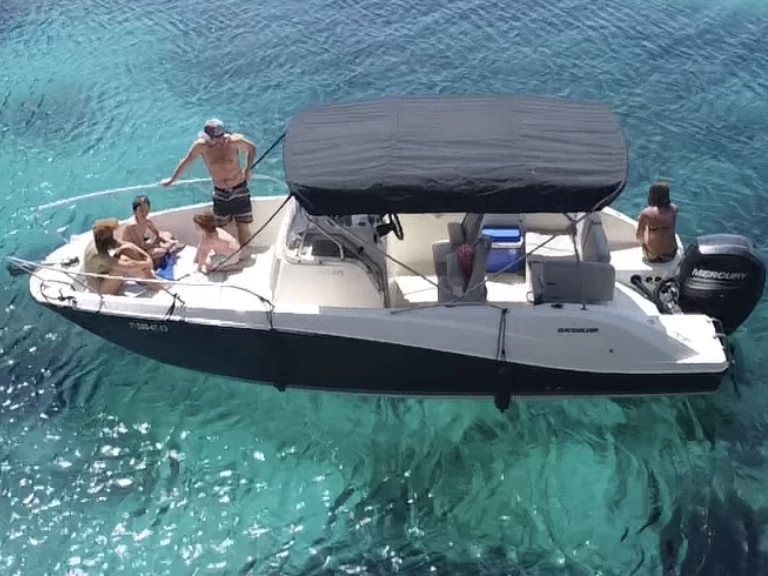 Motorboat rental with or without captain Quicksilver Mahón