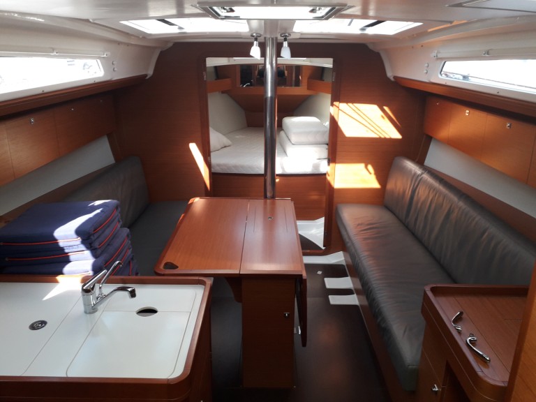 Sailboat for rent Furnari at the best price