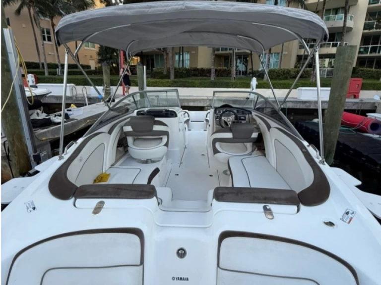 Motorboat for rent Miami at the best price