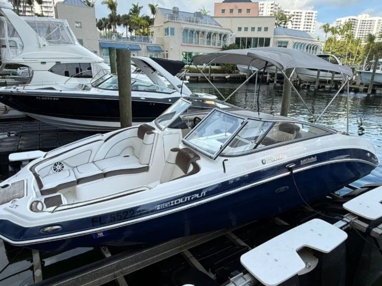 Yamaha Limited 24 5 in Miami on SamBoat