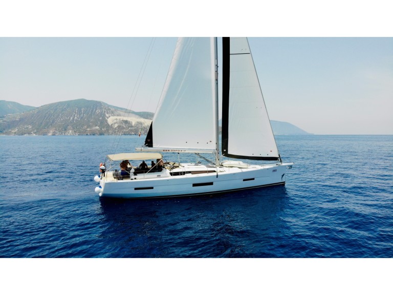 Bareboat Rental Sailboat Dufour with a boat licence