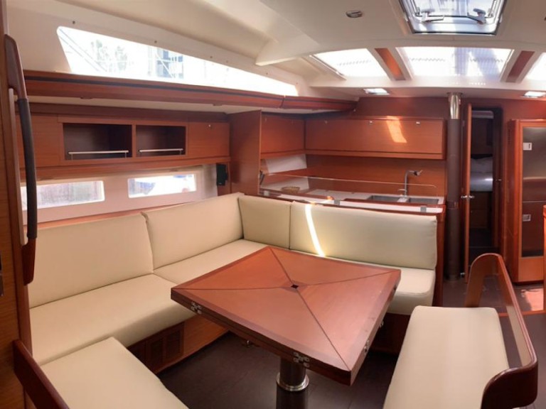 Sailboat for rent Marsala at the best price