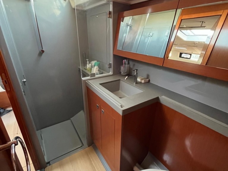 Sailboat for rent Ajaccio at the best price