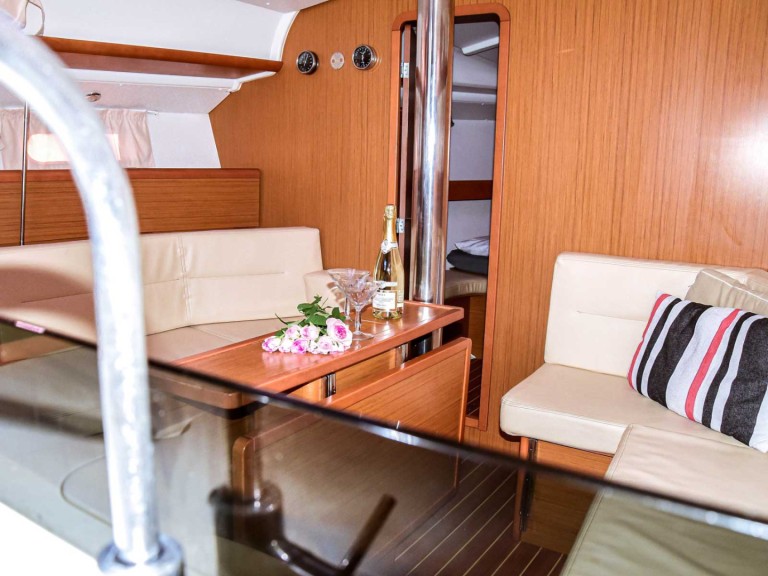 Bareboat Rental Sailboat Jeanneau with a boat licence