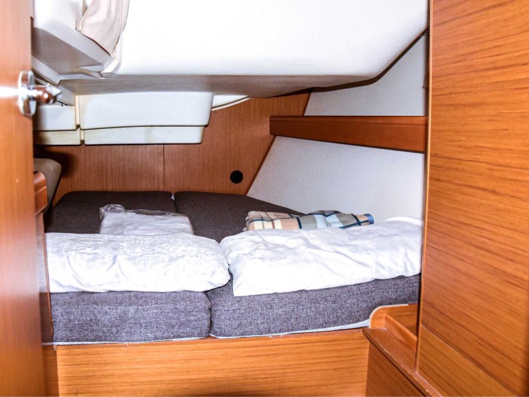 Sailboat for rent Fezzano at the best price