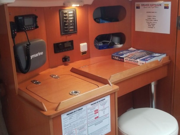 Rent a FIRST 27.7 FIRST 27.7 La Rochelle