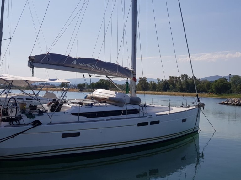 Boat rental Jeanneau Sun Odyssey 469 in Alimos on Samboat