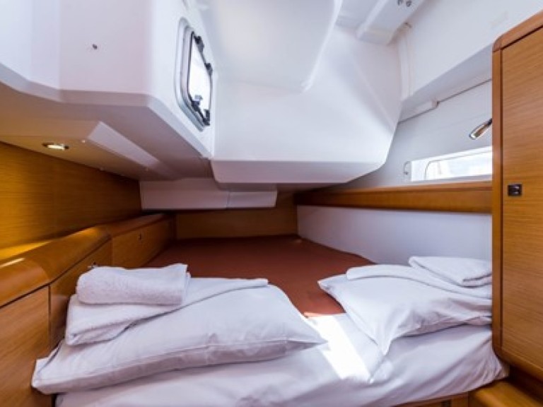 Sailboat rental with or without captain Jeanneau Alimos