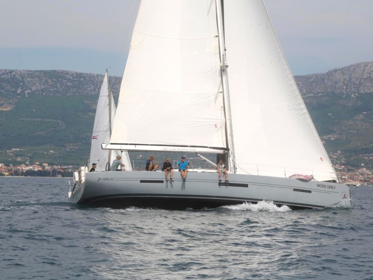 Sailboat for rent Seget Donji at the best price