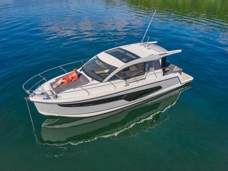 Bareboat Rental Motorboat Sealine with a boat licence