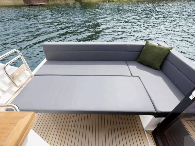 Motorboat for rent Pula at the best price