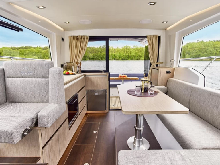 Bareboat Rental Motorboat Sealine with a boat licence