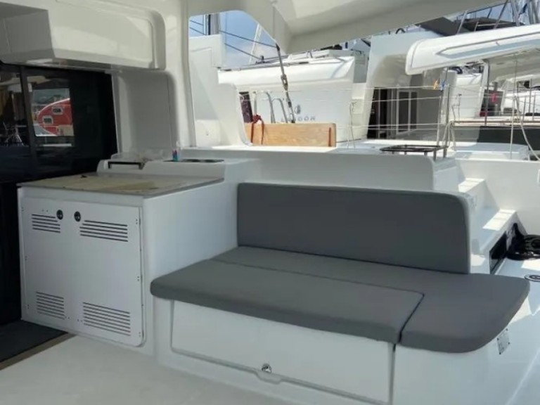 Catamaran rental in Lávrio - Lagoon Lagoon 46