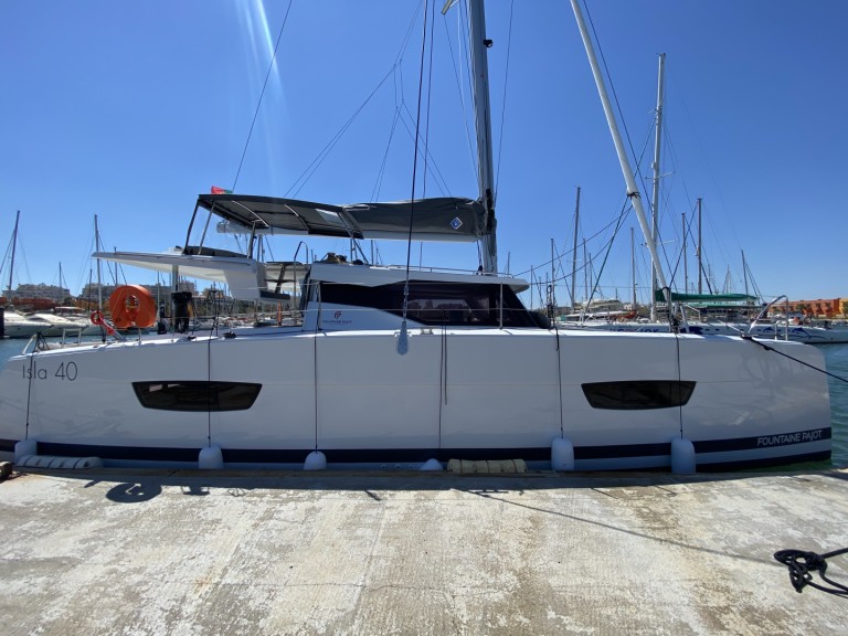 Fountaine Pajot Isla 40 in Portimão on SamBoat