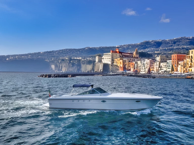 Motorboat rental with or without captain Itama Porto de Sorrento