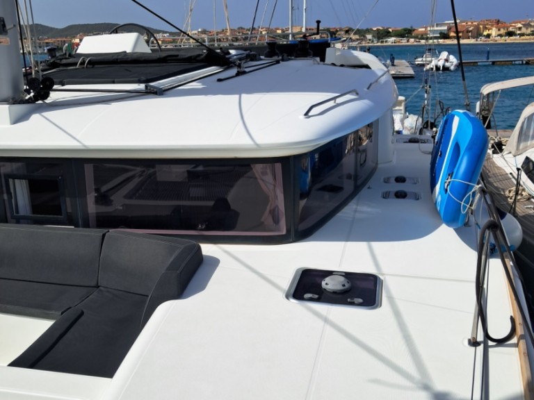 Lagoon Lagoon 450 F in Golfo Aranci on SamBoat