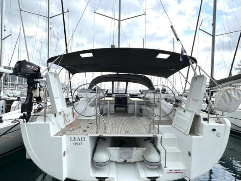 Bareboat Rental Sailboat Hanse with a boat licence